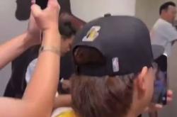 华体会体育-球员们在场上秀出绝技，球迷尖叫不断的简单介绍