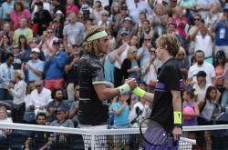 华体会官网-意大利网球队轻取法国网球队，西西帕斯爆发神勇