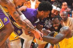 华体会体育-包含篮球名宿回顾生涯经典瞬间，球迷感怀岁月的词条