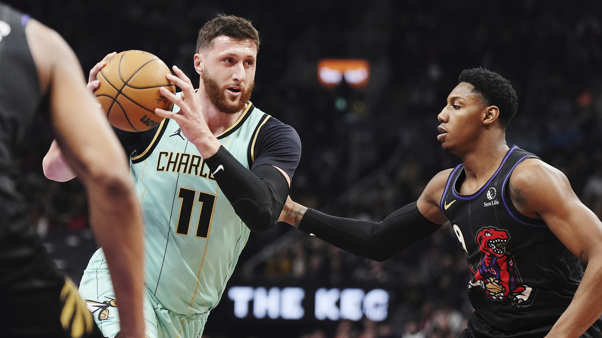 猛龙击败黄蜂:范乔丹火力全开,轻松控场的简单介绍 猛龙击败黄蜂:范乔丹火力全开,轻松控场的简单介绍