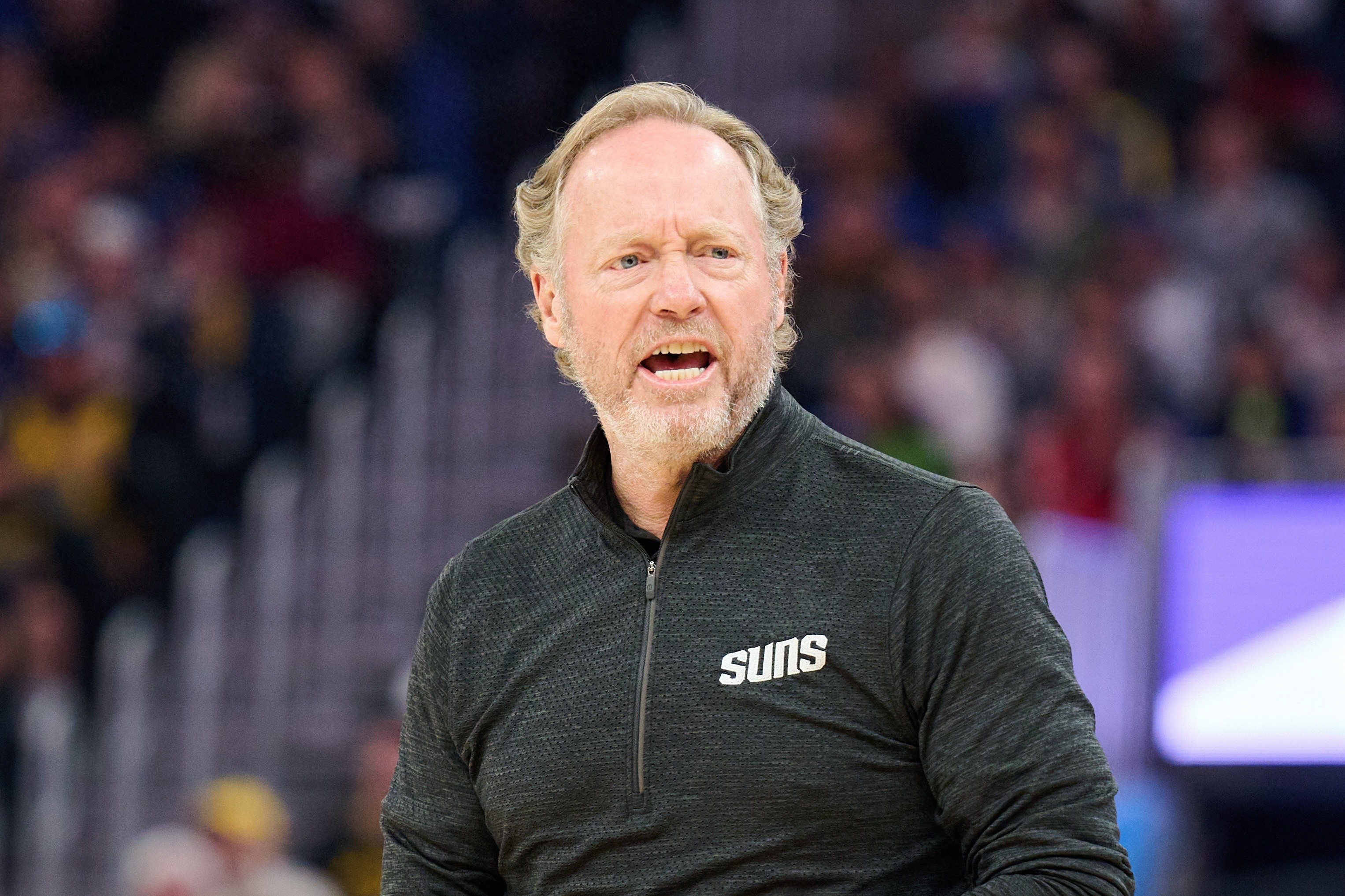 成绩低迷困扰主帅,球队排名逐渐滑落 成绩低迷困扰主帅,球队排名逐渐滑落