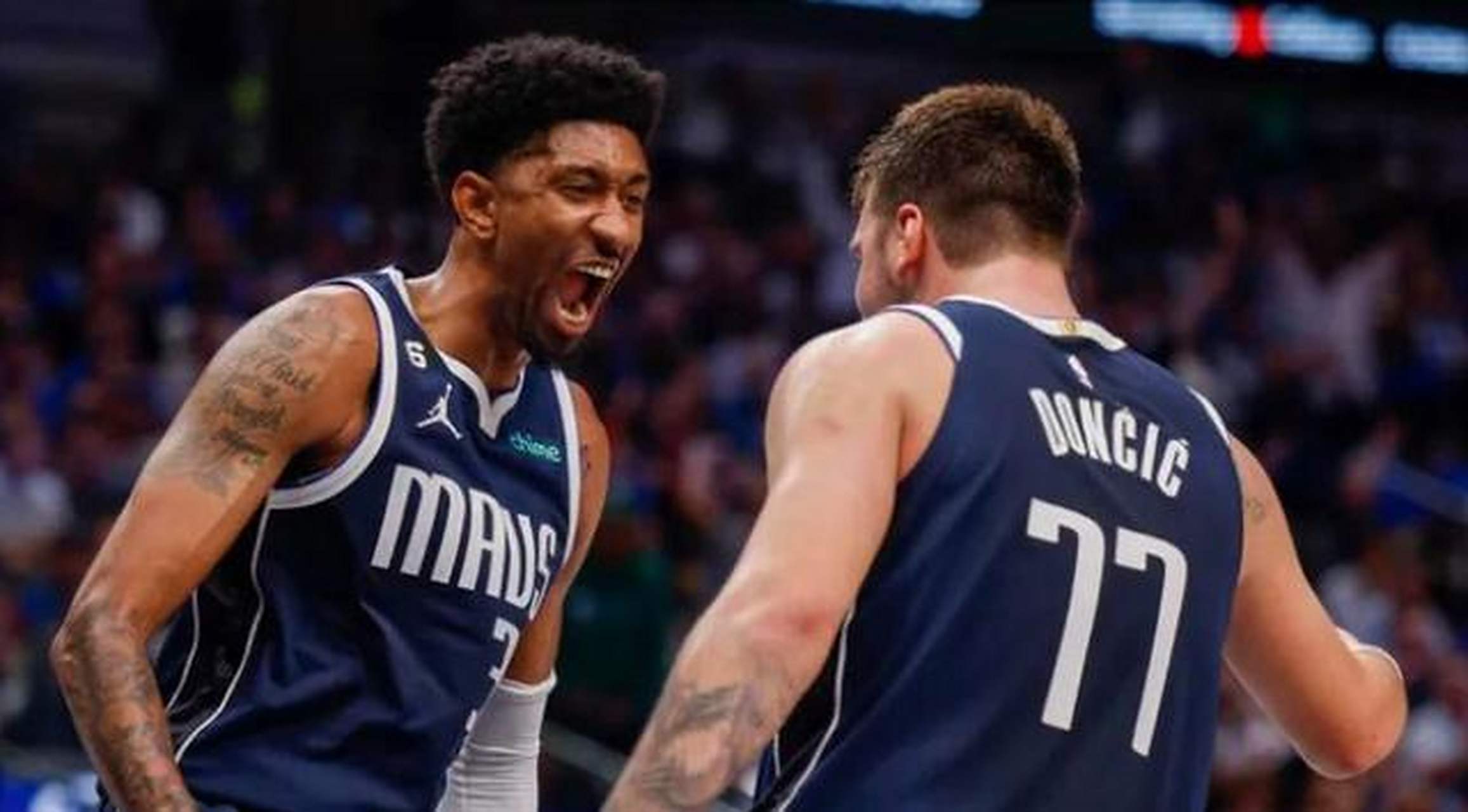 独行侠绝地反击美国男篮,艾顿一己之力扛起全队 独行侠绝地反击美国男篮,艾顿一己之力扛起全队